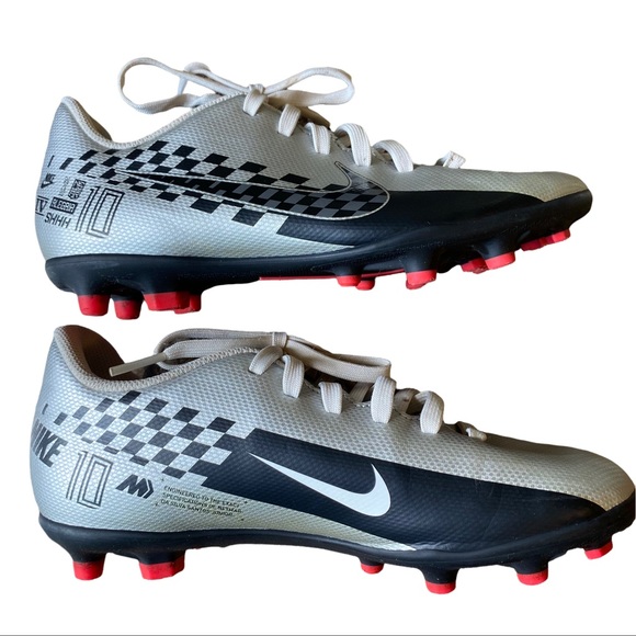 Nike Other - NIKE Jr Vapor 13 Club NJR FG/MG Soccer Cleats Girls Size 3.5 Big Kid
